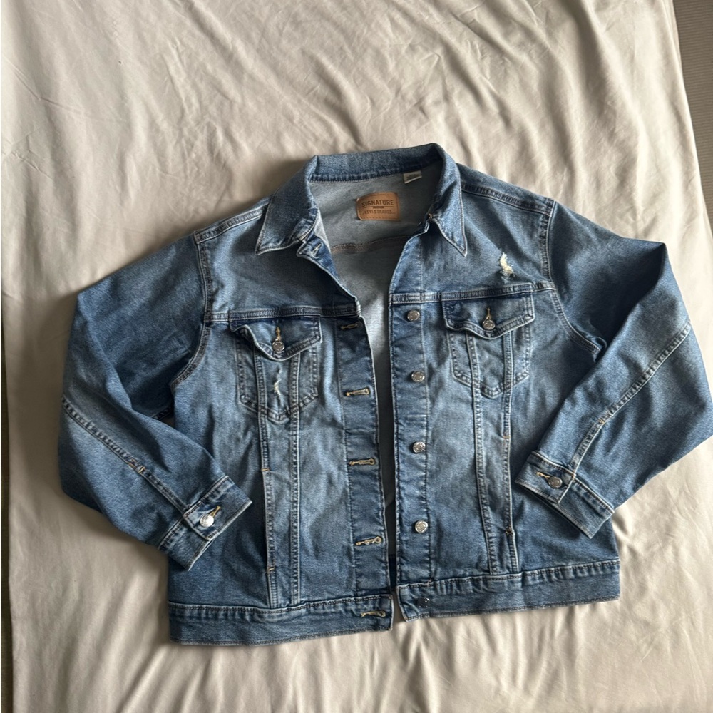 Levi’s Signature Trucker Distressed Pocketed Jean Jacket
